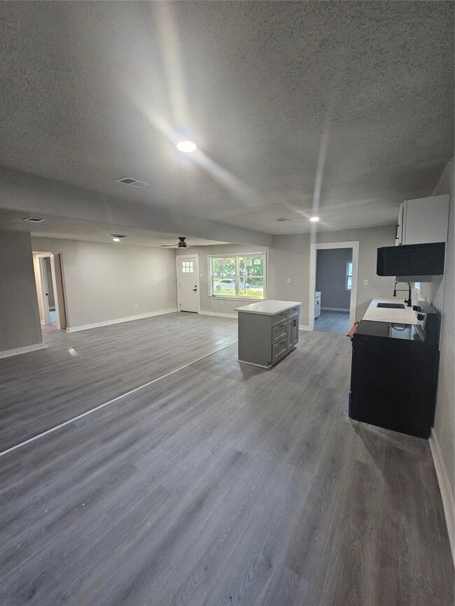 Photo - 6511 Beekman Rd