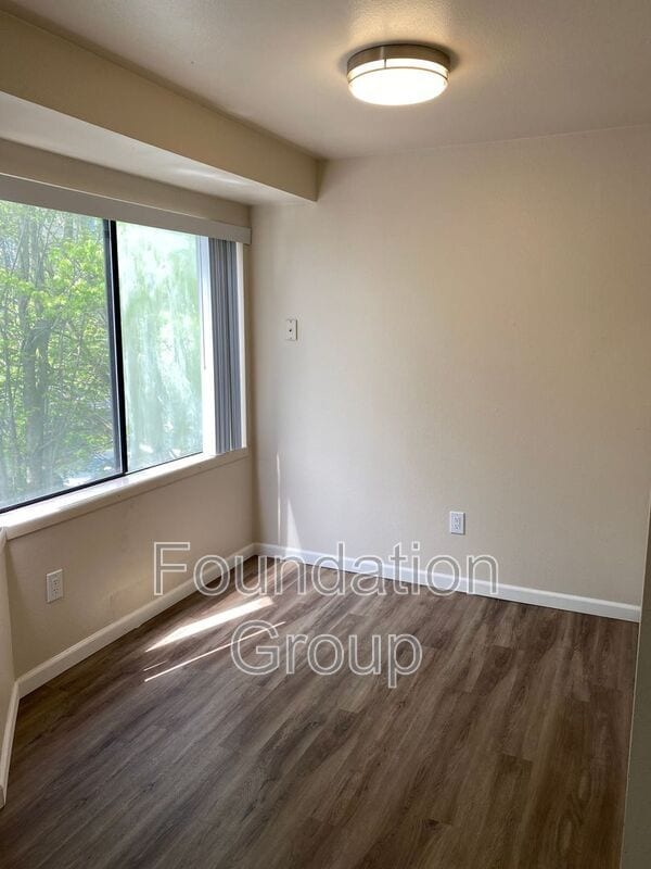 Photo - 400 10th Ave