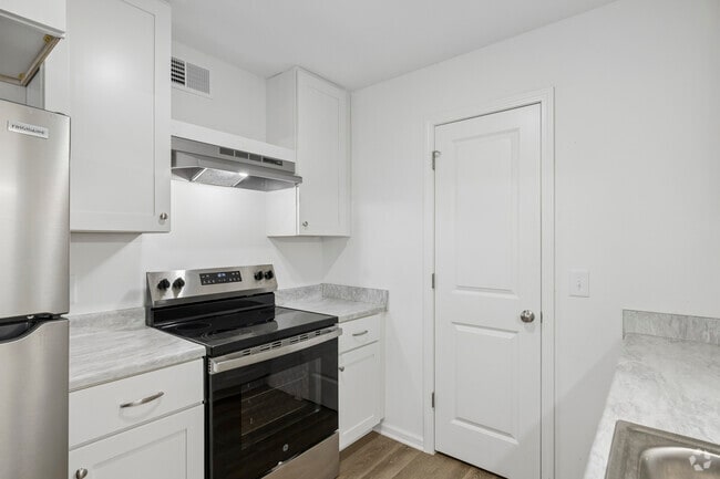 2BR, 1BA - 900SF - Kitchen