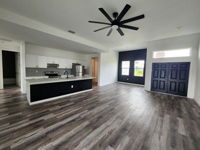 Photo - 905 NW 1st St