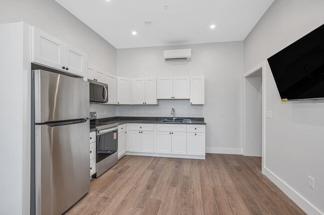 Photo - 241 W 6th St Unit 102