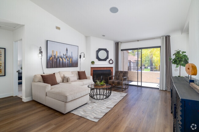 2BR, 2BA - 955SF - Living Room