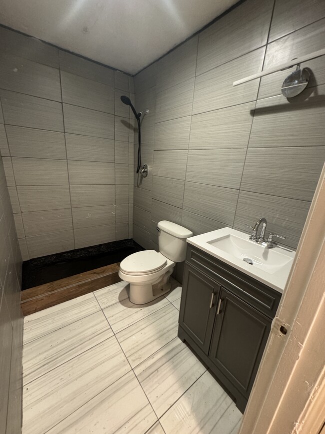 Building Photo - 1863 Nekoma Ct Unit B