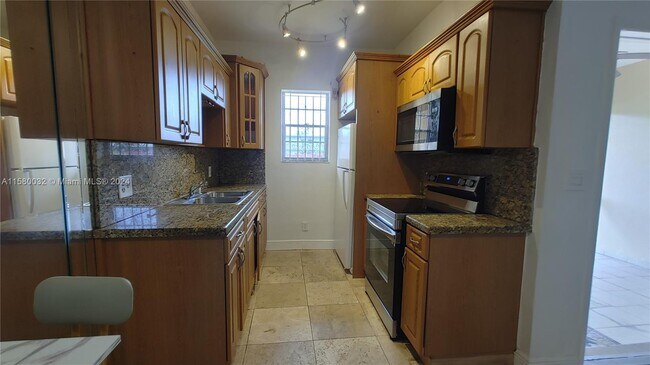 Photo - 421 NE 1st St Rental
