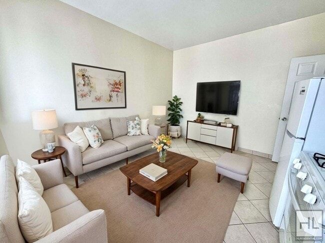 Photo - BAY 22 STREET Unidad D3