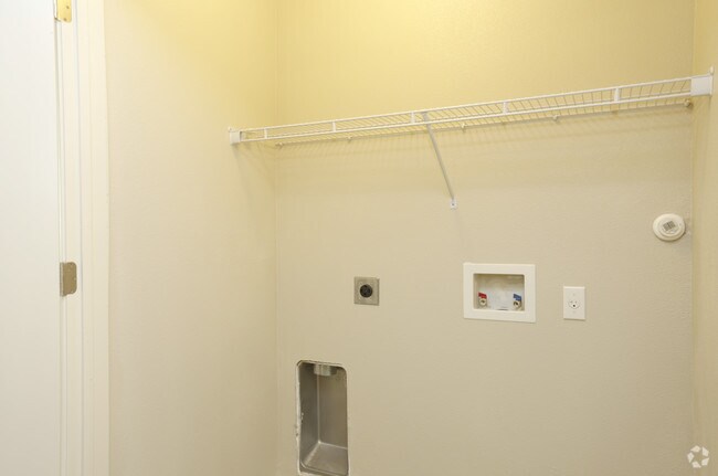 1 Bedroom 1 Bath Laundry Hook-Ups
