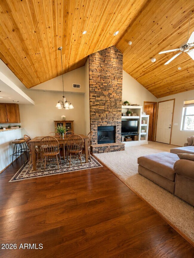 Photo - 805 N Grapevine Cir