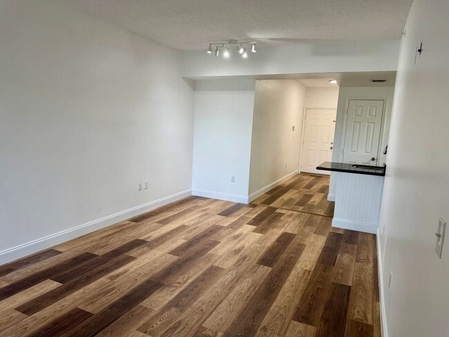 Photo - 2080 Greenview Shores Blvd