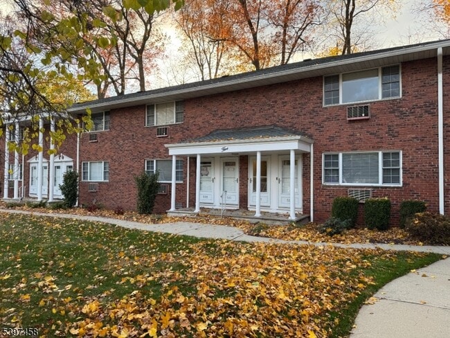 Building Photo - 511 Washington Dr