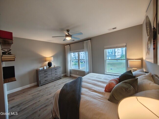 3102 Zenith Ln