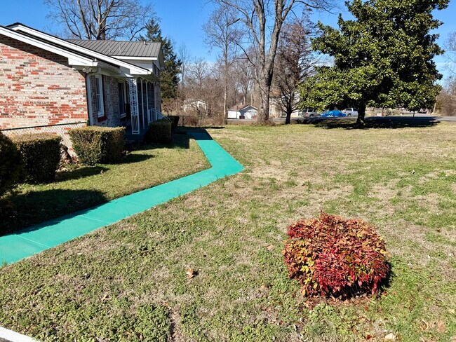 Photo - 401 Old Hopkinsville Hwy