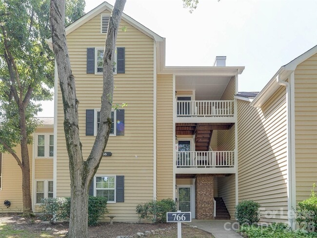 Building Photo - 766 Marsh Rd Unit 7