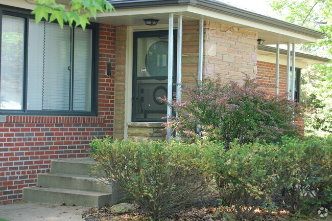 Building Photo - 5801 Jamieson Ave Rental