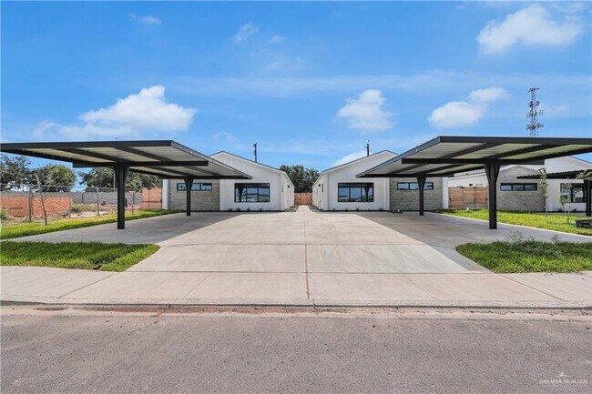 Building Photo - 11 Oriole Rd Unit 1 Rental