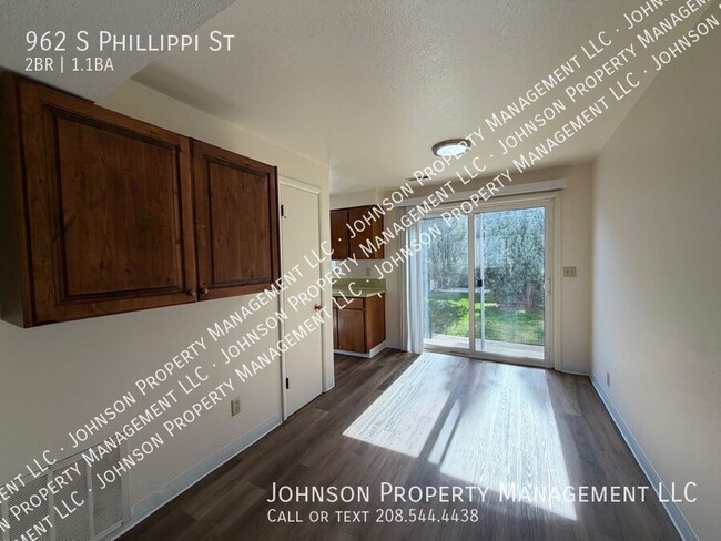 Photo - 962 S Phillippi St