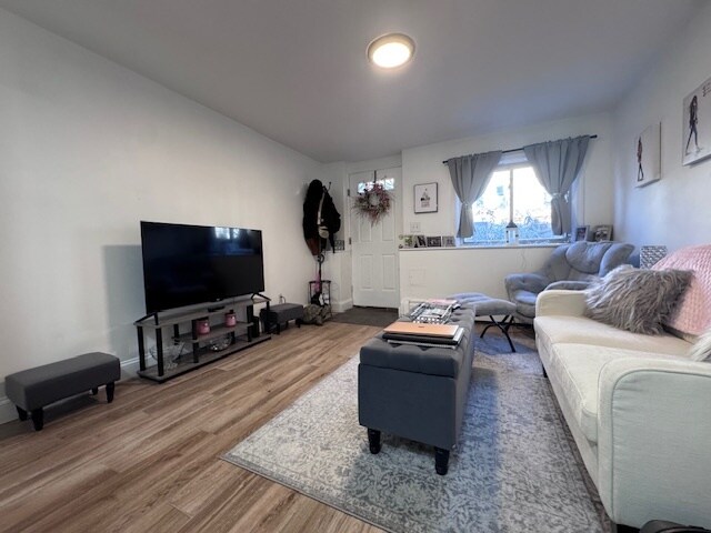 Photo - 15 University Rd Unidad #E