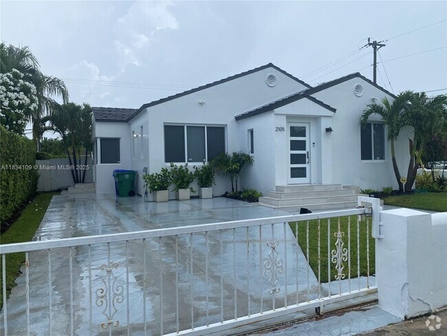 Building Photo - 2105 SW 12th St Rental