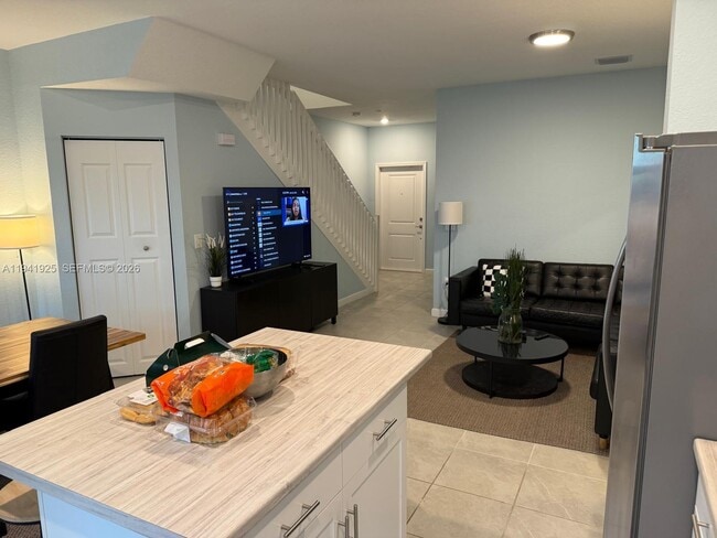 Photo - 887 NE 211th St