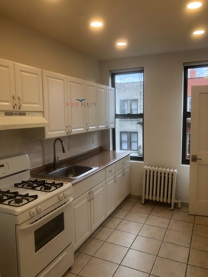 Photo - 30-74-74 45th St