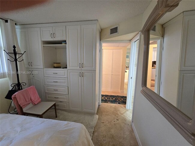 Photo - 114 Royal Pk Dr Unit 1B