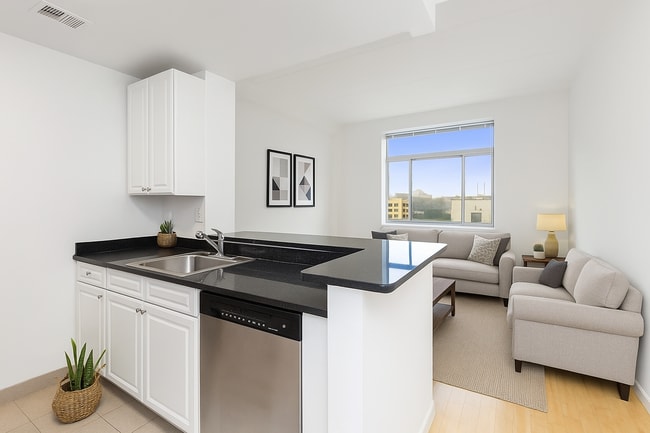 Photo - 335 E 100th St