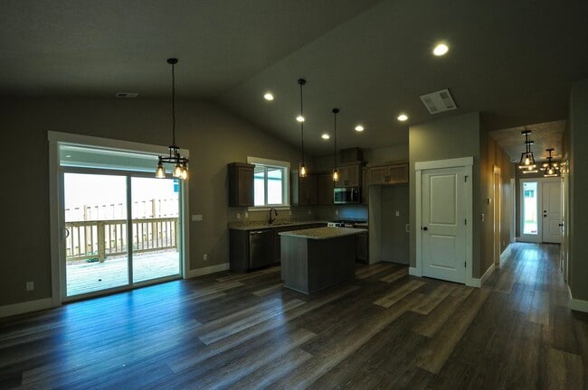 Photo - 253-255 NW Douglas St Unit 255