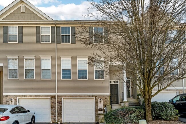 Photo - 487 Fort Hill Cir