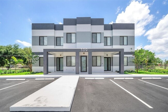 Building Photo - 309 NW 7th Ct Rental