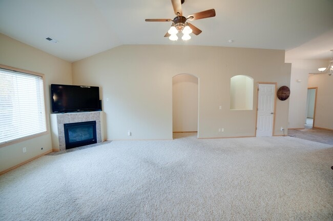 Photo - Large Single Family Home located near White Bluffs Elementary!