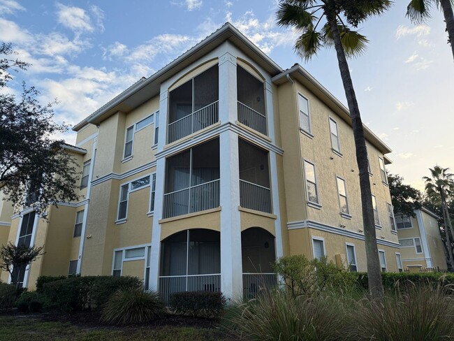 Building Photo - Visconti West