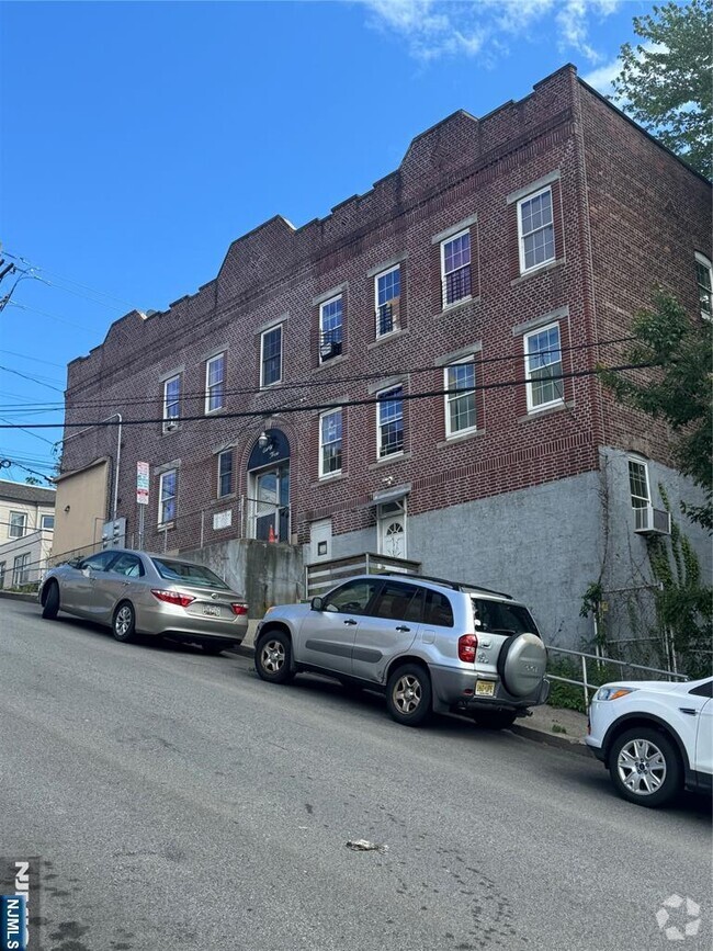Building Photo - 183 Thorne St Unit 1F Rental
