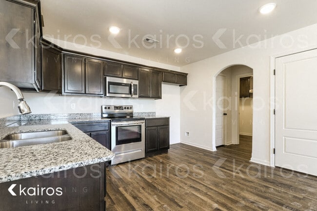 Photo - 803 Granite Cir SW