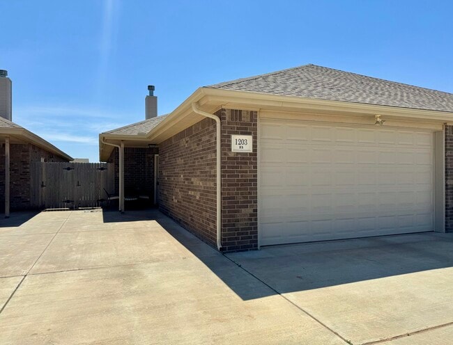 Building Photo - 1203 Preston Trails