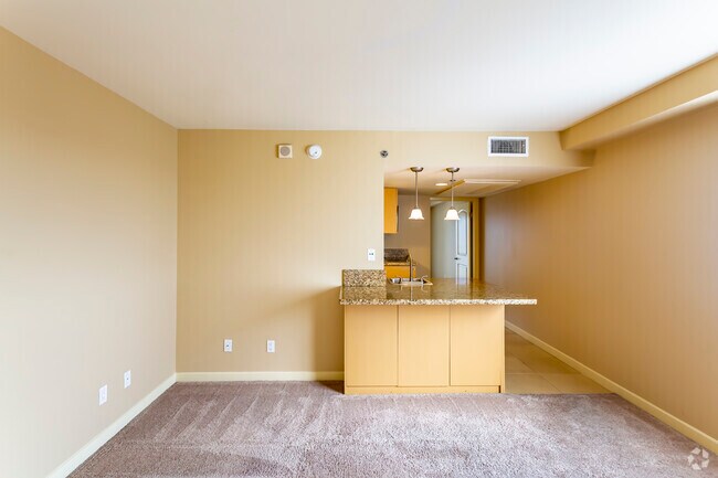 1 BR, 1 BA - 500 SF