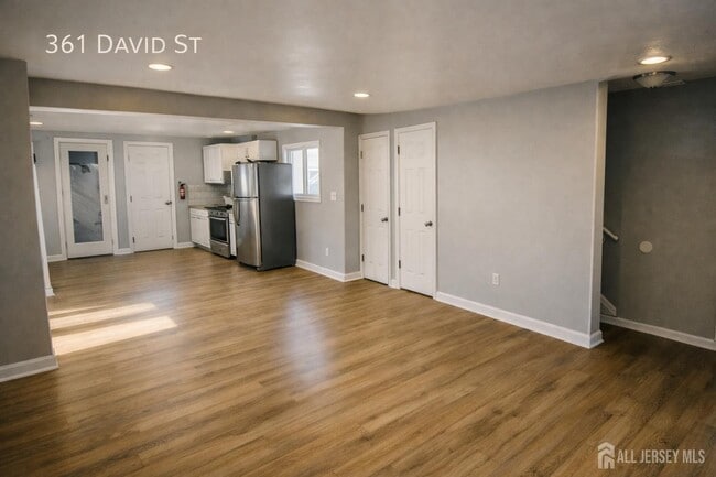 Photo - 361 David St