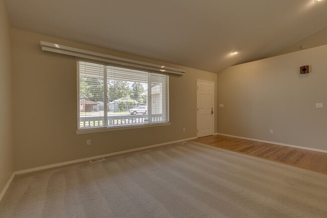 Shoreline Rambler Available NOW! 4 Bed 2 Bath w/spacious backyard!