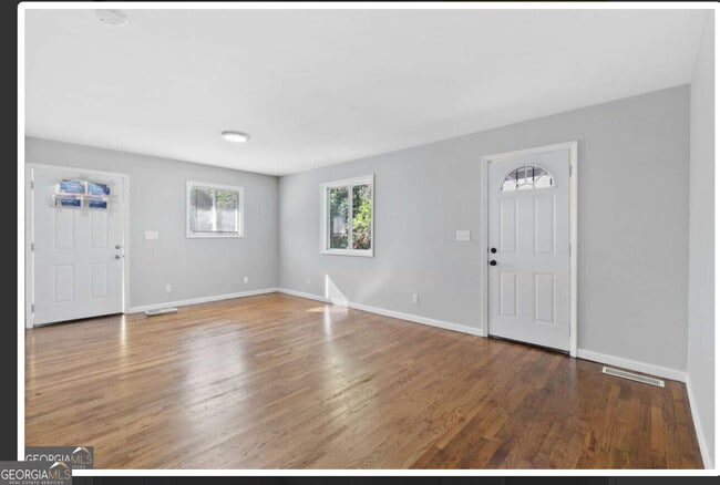 Photo - 477 Fairlane Cir NW