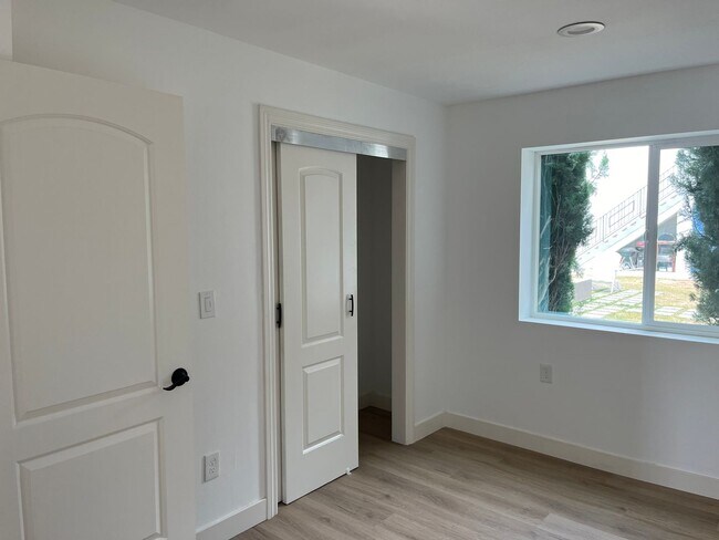 255 S Ave 55 Unit 11