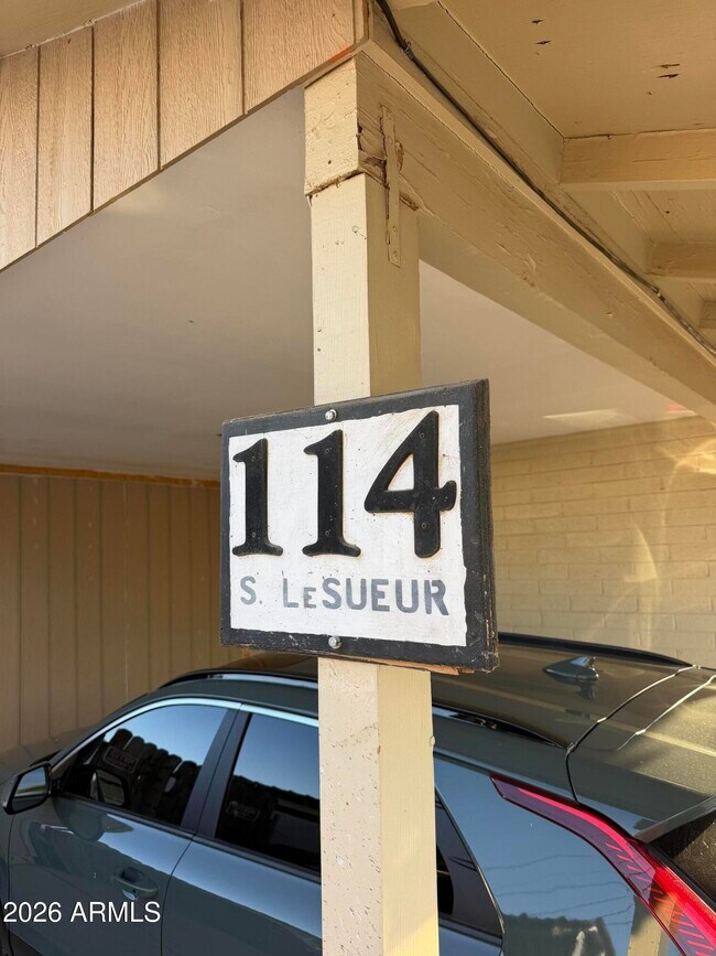 Photo - 114 S Lesueur