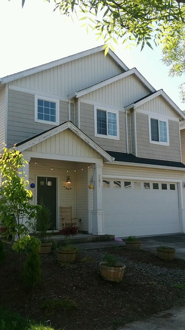 Building Photo - 909 Morning Glory Dr Rental