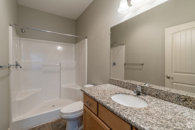 2BR, 2BA - 1,008SF - Primary Bathroom