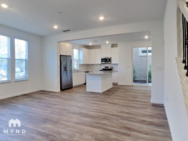 Photo - 1688 Matmor Rd