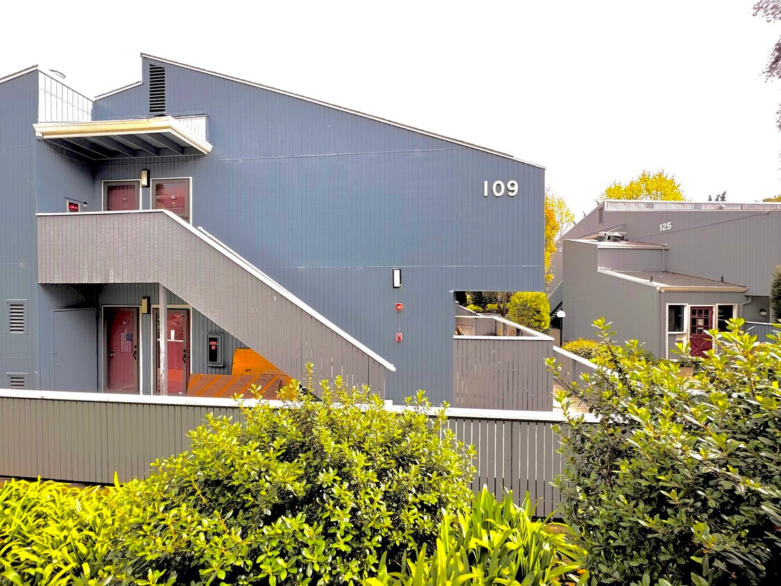 Building 109 - 109 Piccadilly Pl (San Bruno, CA)