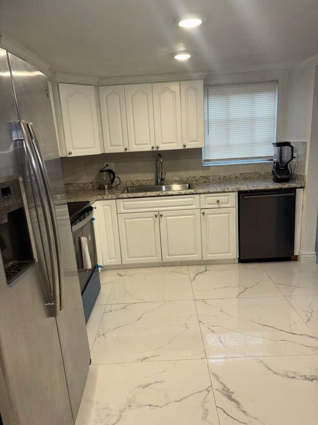 Photo - 3056 Riverside Dr