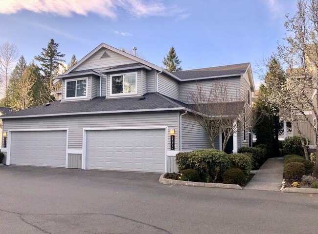 Building Photo - Sammamish Townhouse