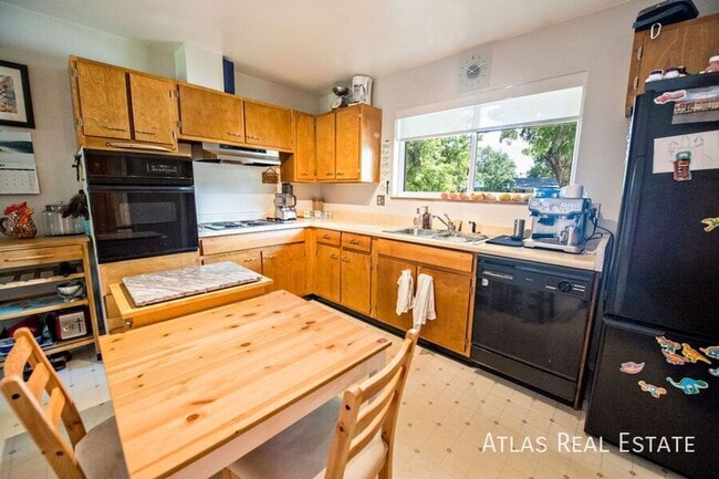 Photo - 681 S Holly St