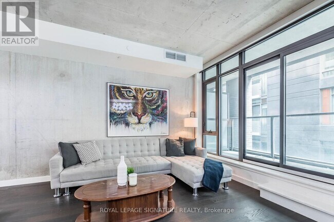 Photo - 111 Bathurst St Unit 318