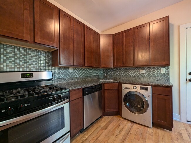 Photo - 3523 N Racine Ave Unit E2