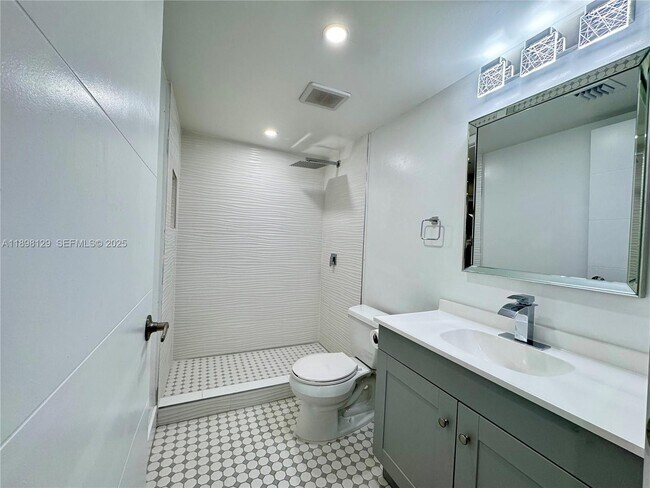 Photo - 6175 NW 186th St Unidad 109