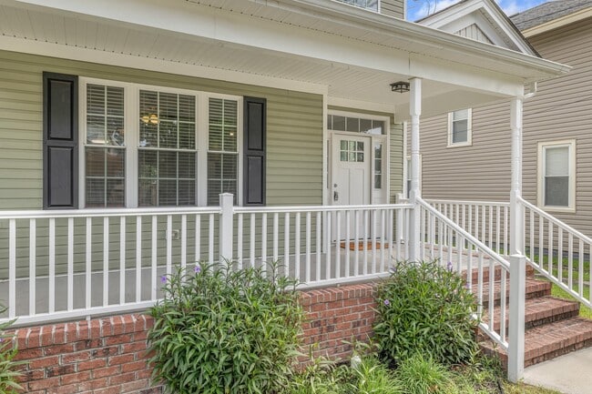 Photo - 426 W 28th St